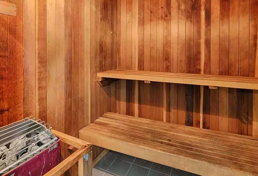 هتل Best Western Plus Grand Manor Inn