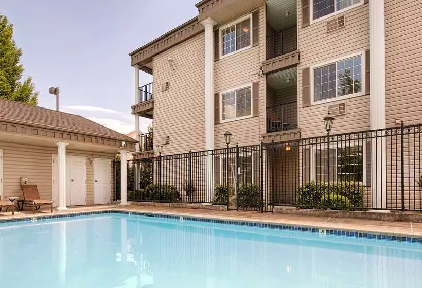 هتل Best Western Plus Grand Manor Inn