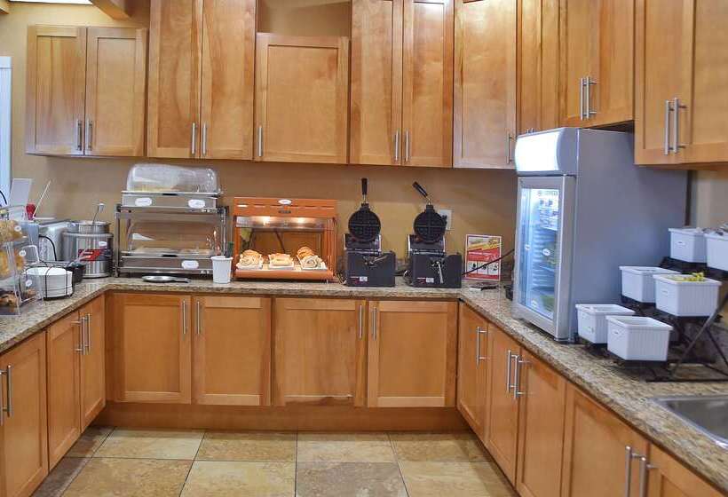 Отель Baymont By Wyndham Orlando East