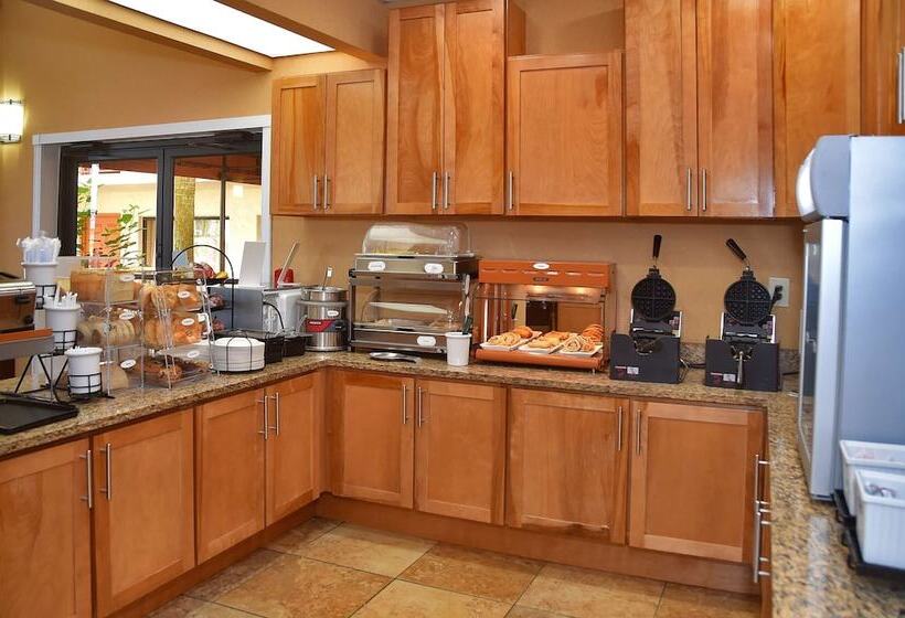 Отель Baymont By Wyndham Orlando East