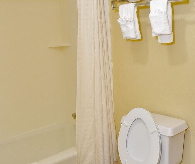 Отель Baymont By Wyndham Orlando East