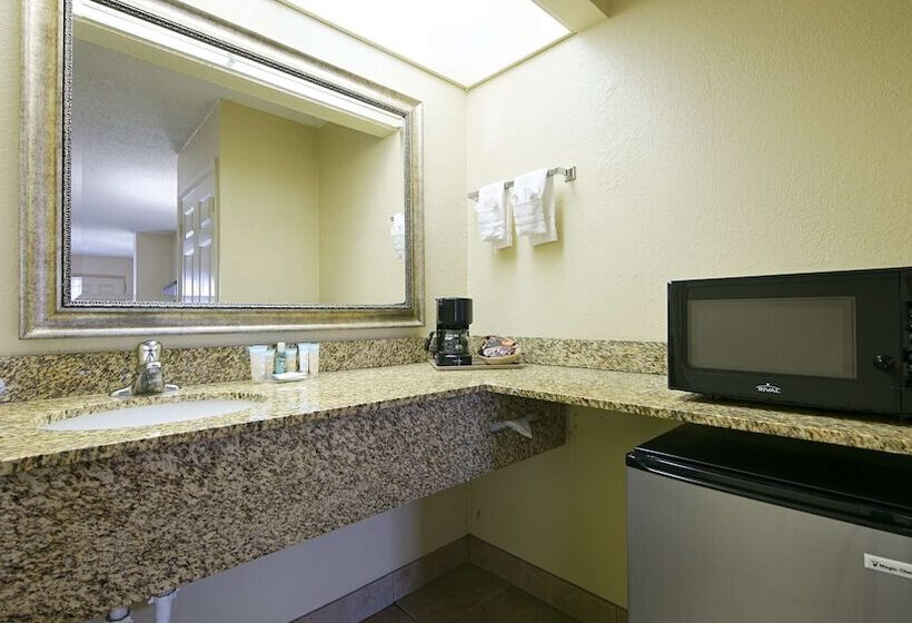 Отель Baymont By Wyndham Orlando East