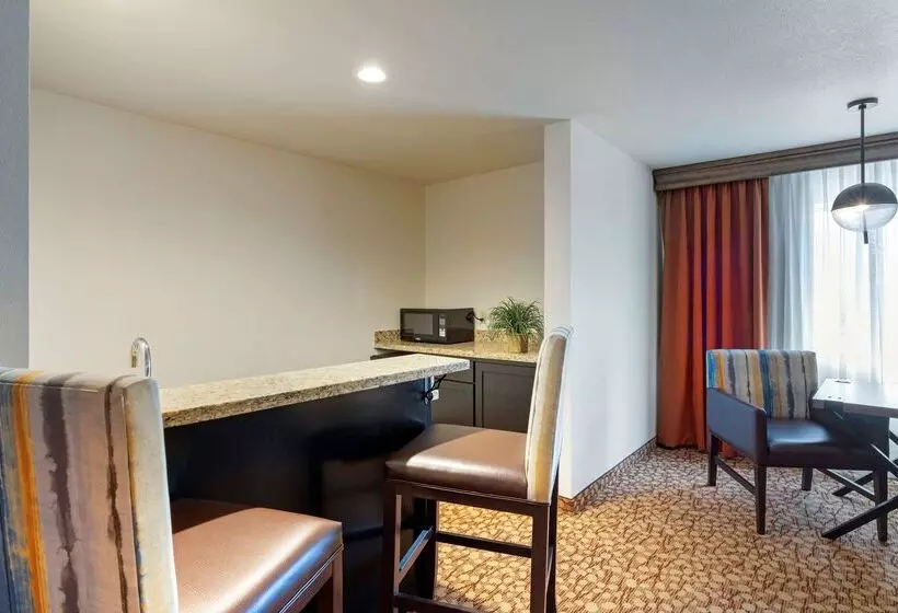 هتل Best Western Plus Mill Creek Inn