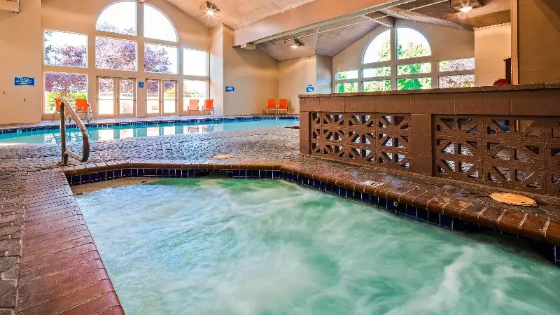 هتل Best Western Plus Mill Creek Inn