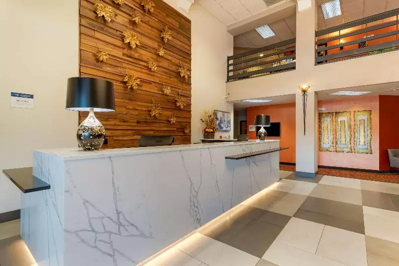 هتل Best Western Plus Mill Creek Inn