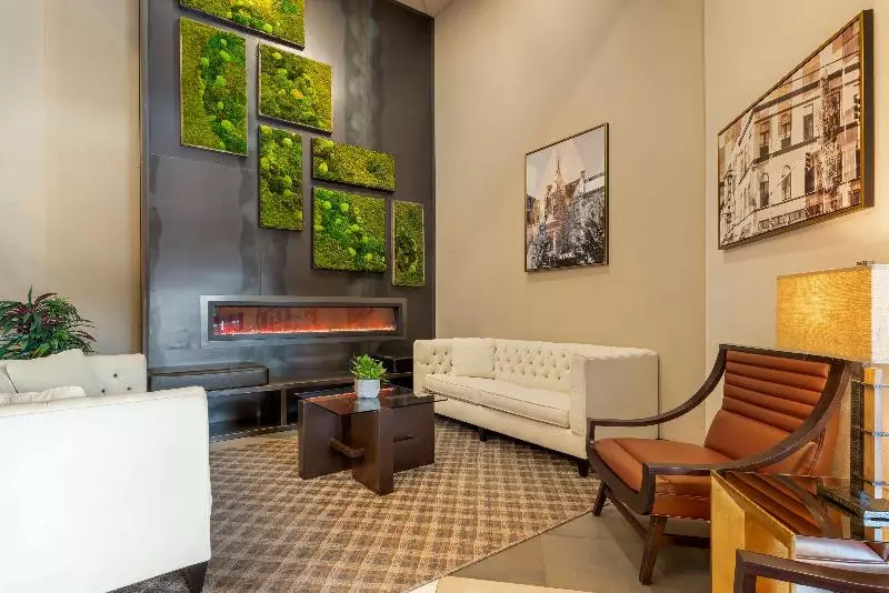 هتل Best Western Plus Mill Creek Inn