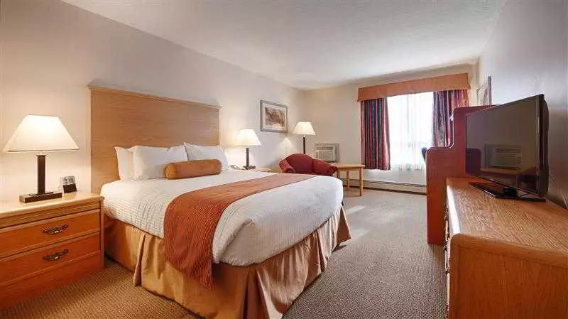 בית מלון כפרי Tower Inn & Suites