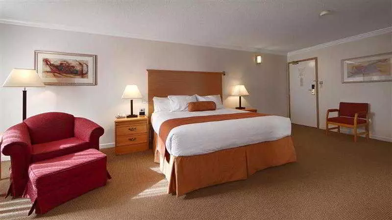 בית מלון כפרי Tower Inn & Suites