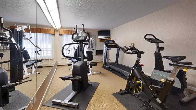 בית מלון כפרי Tower Inn & Suites