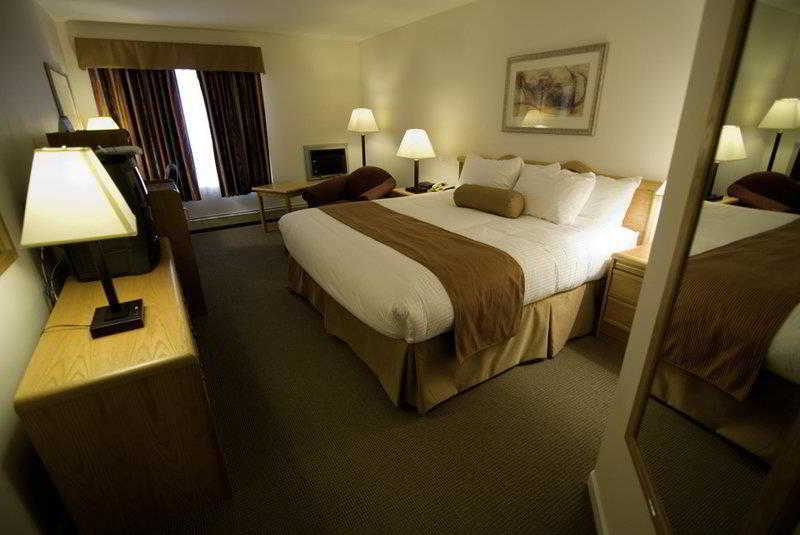 هتل Tower Inn & Suites