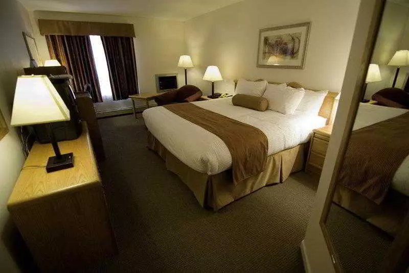 בית מלון כפרי Tower Inn & Suites