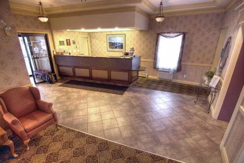 בית מלון כפרי Tower Inn & Suites