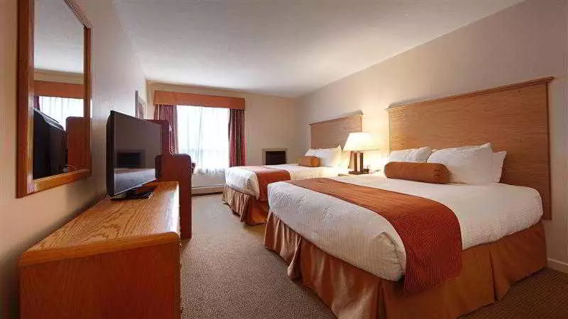 בית מלון כפרי Tower Inn & Suites