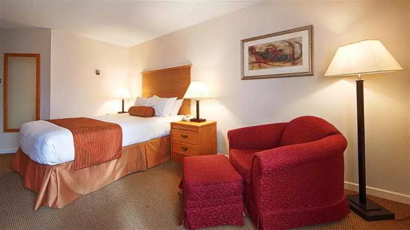 בית מלון כפרי Tower Inn & Suites