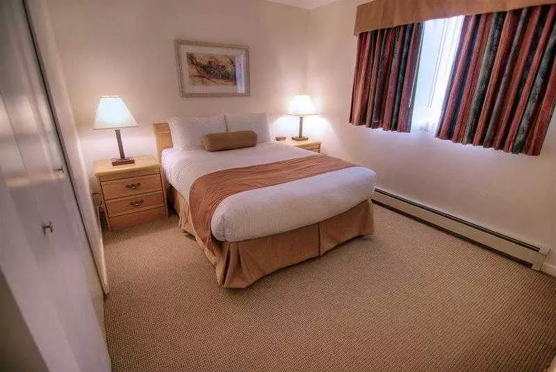 בית מלון כפרי Tower Inn & Suites