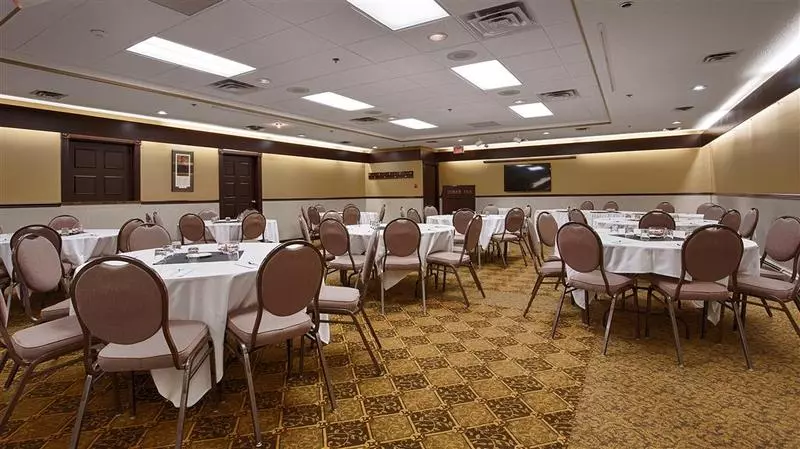 בית מלון כפרי Tower Inn & Suites