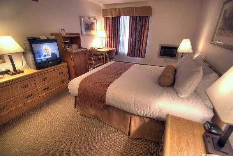 בית מלון כפרי Tower Inn & Suites