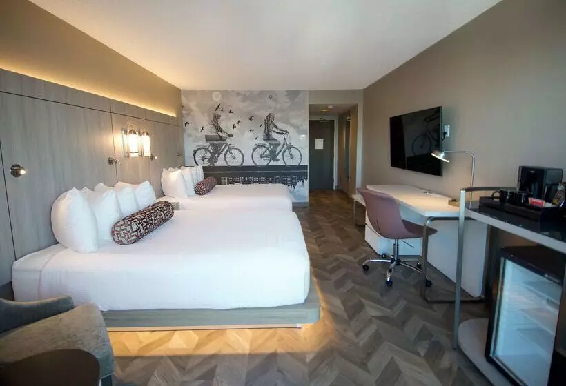 Coast Victoria Hotel & Marina By Apa