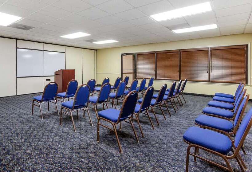 هتل Comfort Inn Aikens Center