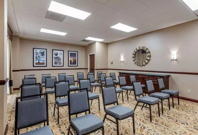 ホテル Comfort Suites Chesapeake  Norfolk