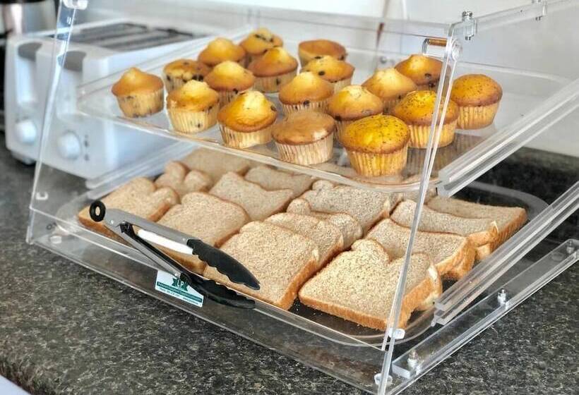 هتل Country View Motor Inn