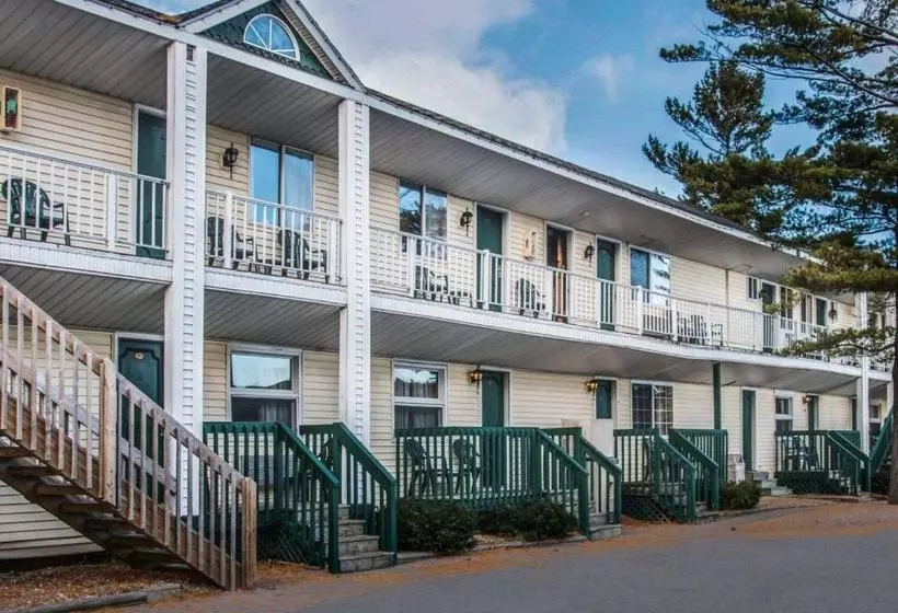 호텔 Econo Lodge Bayview