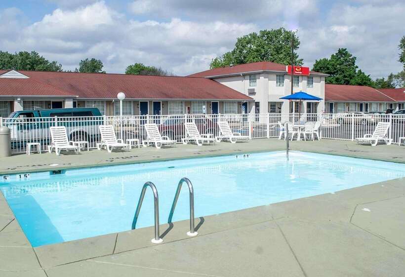 هتل Econo Lodge Inn & Suites South