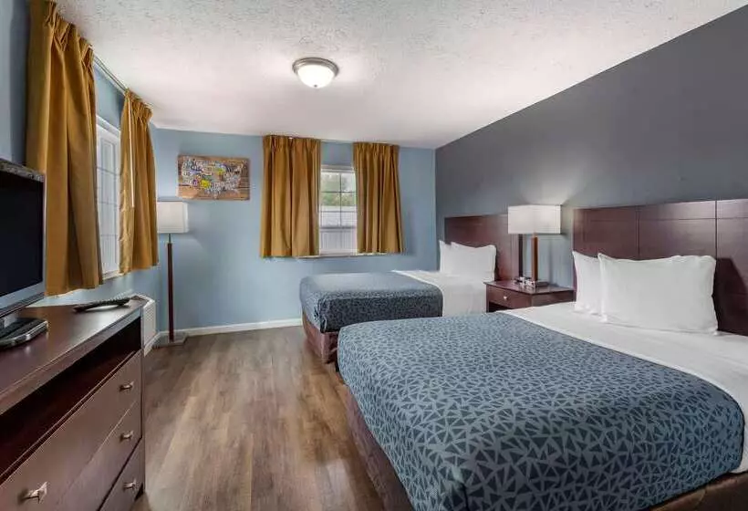 בית מלון כפרי Econo Lodge Inn & Suites South