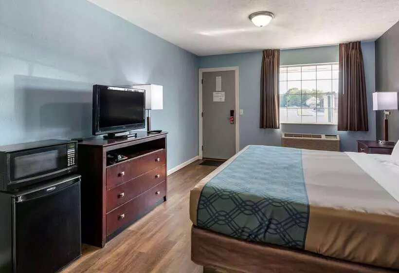 בית מלון כפרי Econo Lodge Inn & Suites South