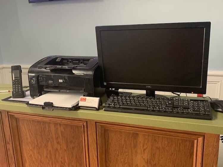 هتل Econo Lodge Inn & Suites South