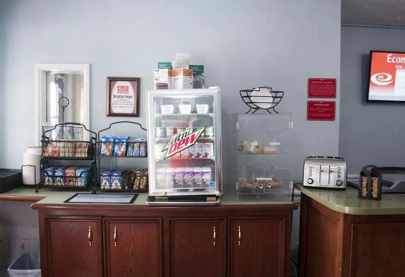 בית מלון כפרי Econo Lodge Inn & Suites South