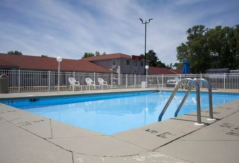 בית מלון כפרי Econo Lodge Inn & Suites South