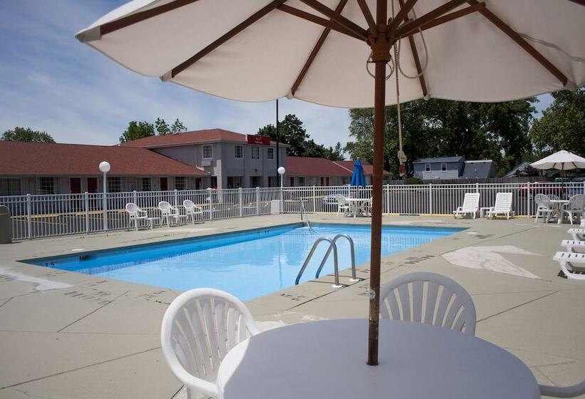 هتل Econo Lodge Inn & Suites South