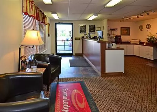 هتل Econo Lodge 1000 Islands