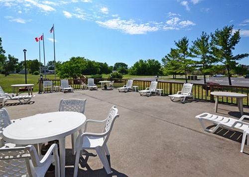 فندق Econo Lodge 1000 Islands