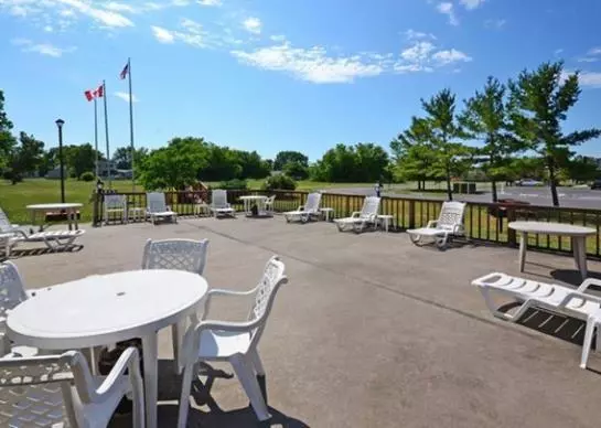 هتل Econo Lodge 1000 Islands