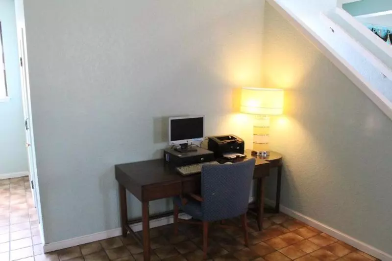 בית מלון כפרי Hillview Inn At Six Flags Fiesta