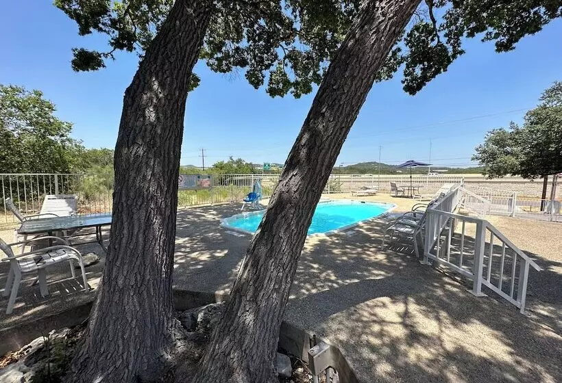 בית מלון כפרי Hillview Inn At Six Flags Fiesta