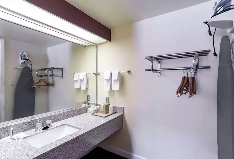 בית מלון כפרי Hillview Inn At Six Flags Fiesta