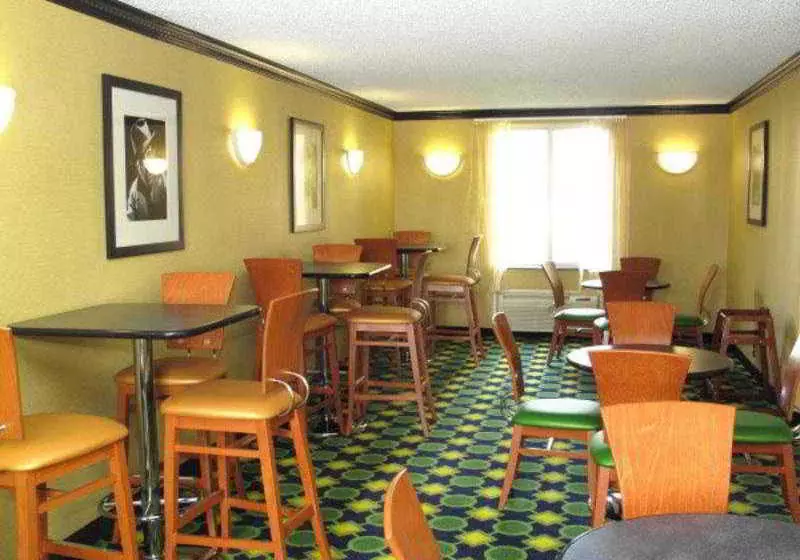 호텔 La Quinta Inn & Suites Tulsa Central