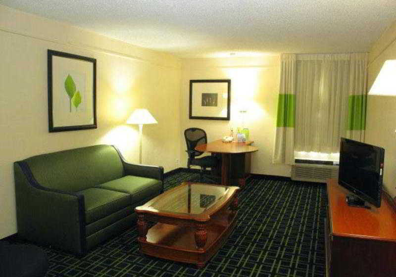 בית מלון כפרי La Quinta Inn & Suites Tulsa Central