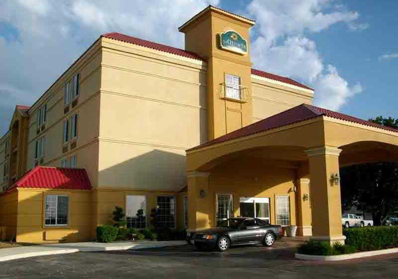 בית מלון כפרי La Quinta Inn & Suites Tulsa Central