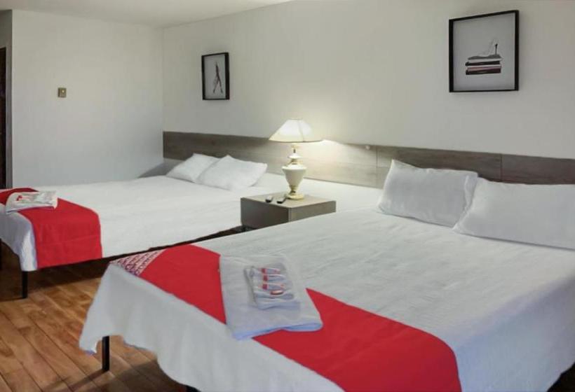 בית מלון כפרי Penticton  Granada Inn