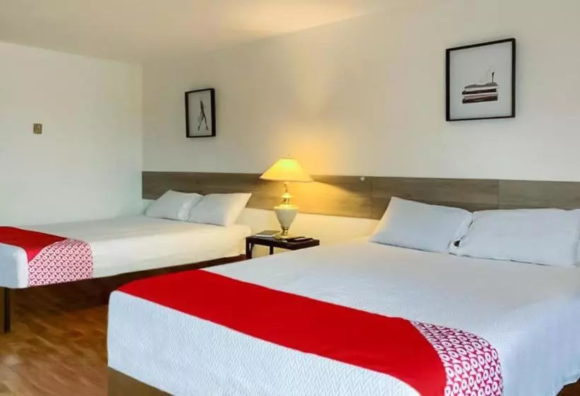 בית מלון כפרי Penticton Granada Inn