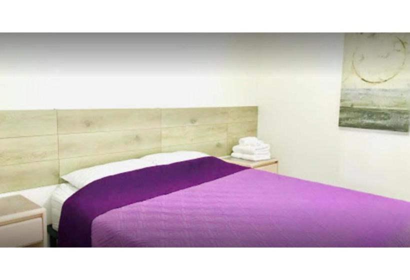 בית מלון כפרי Penticton  Granada Inn