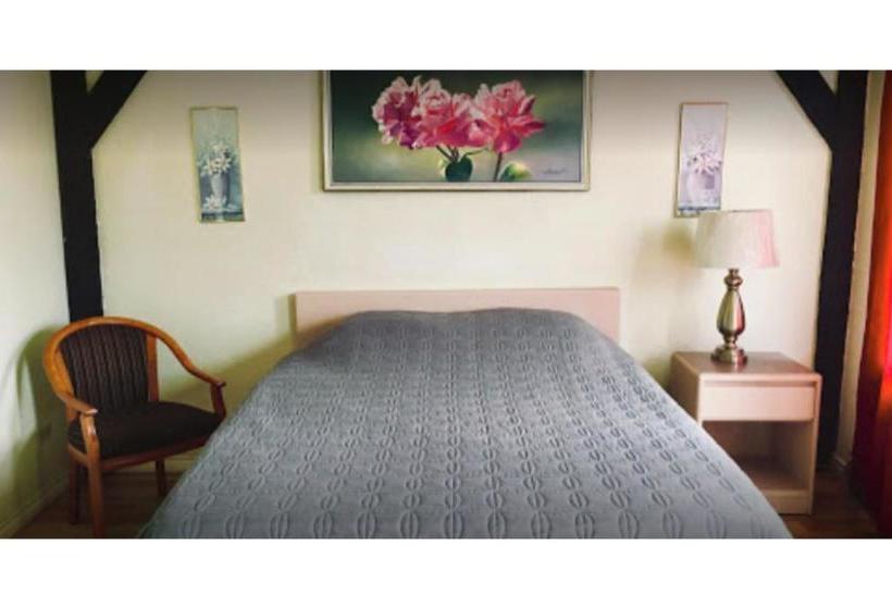 בית מלון כפרי Penticton  Granada Inn