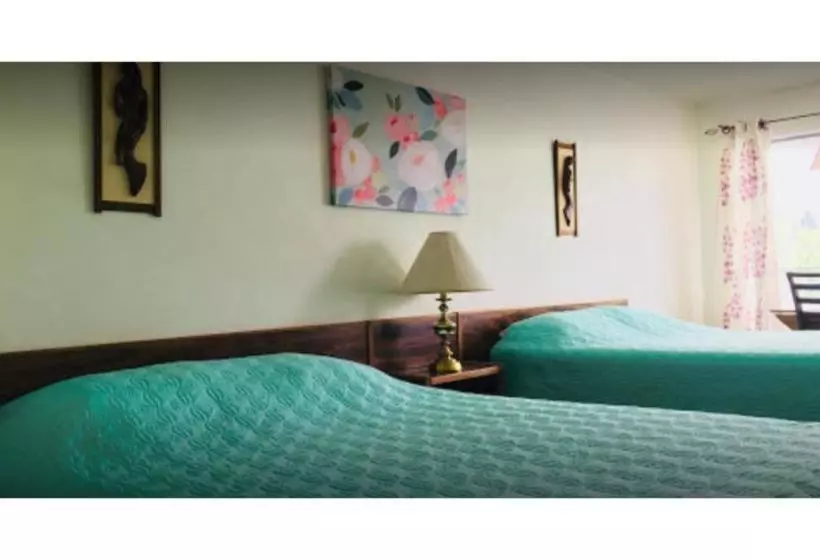 בית מלון כפרי Penticton Granada Inn