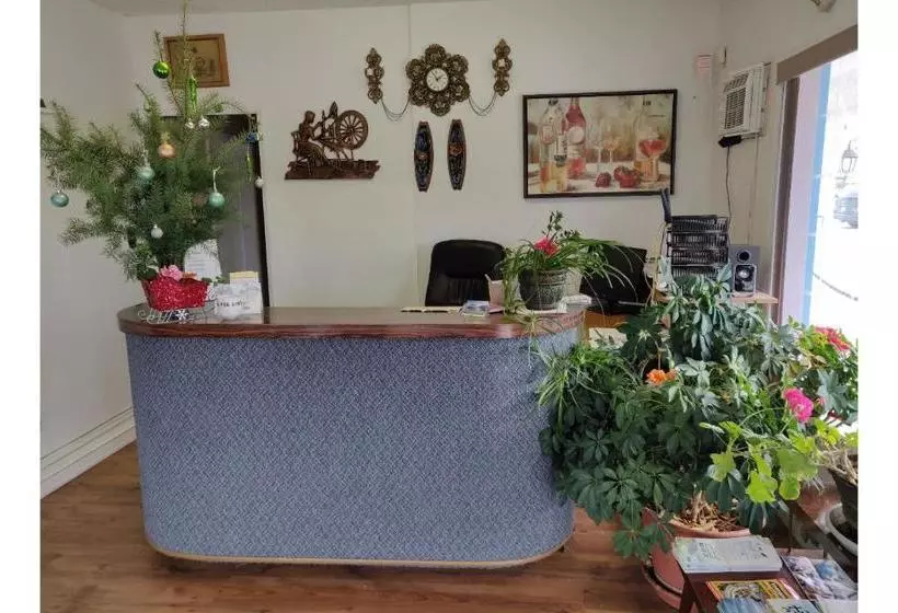 בית מלון כפרי Penticton Granada Inn