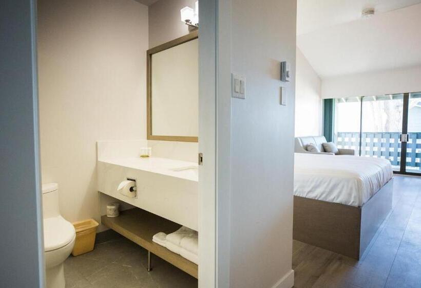 هتل Sand Pebbles Inn