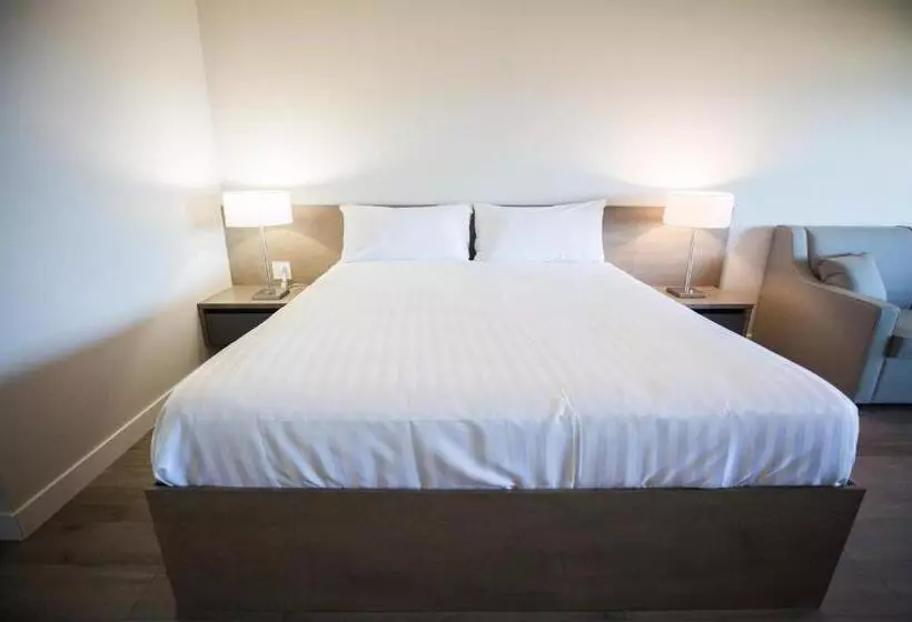 酒店 Sand Pebbles Inn